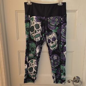 CVG ~ Chaos Skulls Medium Capri Reposh 💖